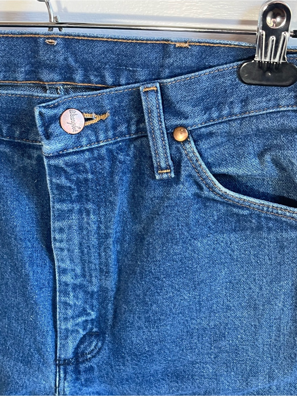 Wrangler Men's Dark Blue Relaxed Jeans - Picture 2 of 5